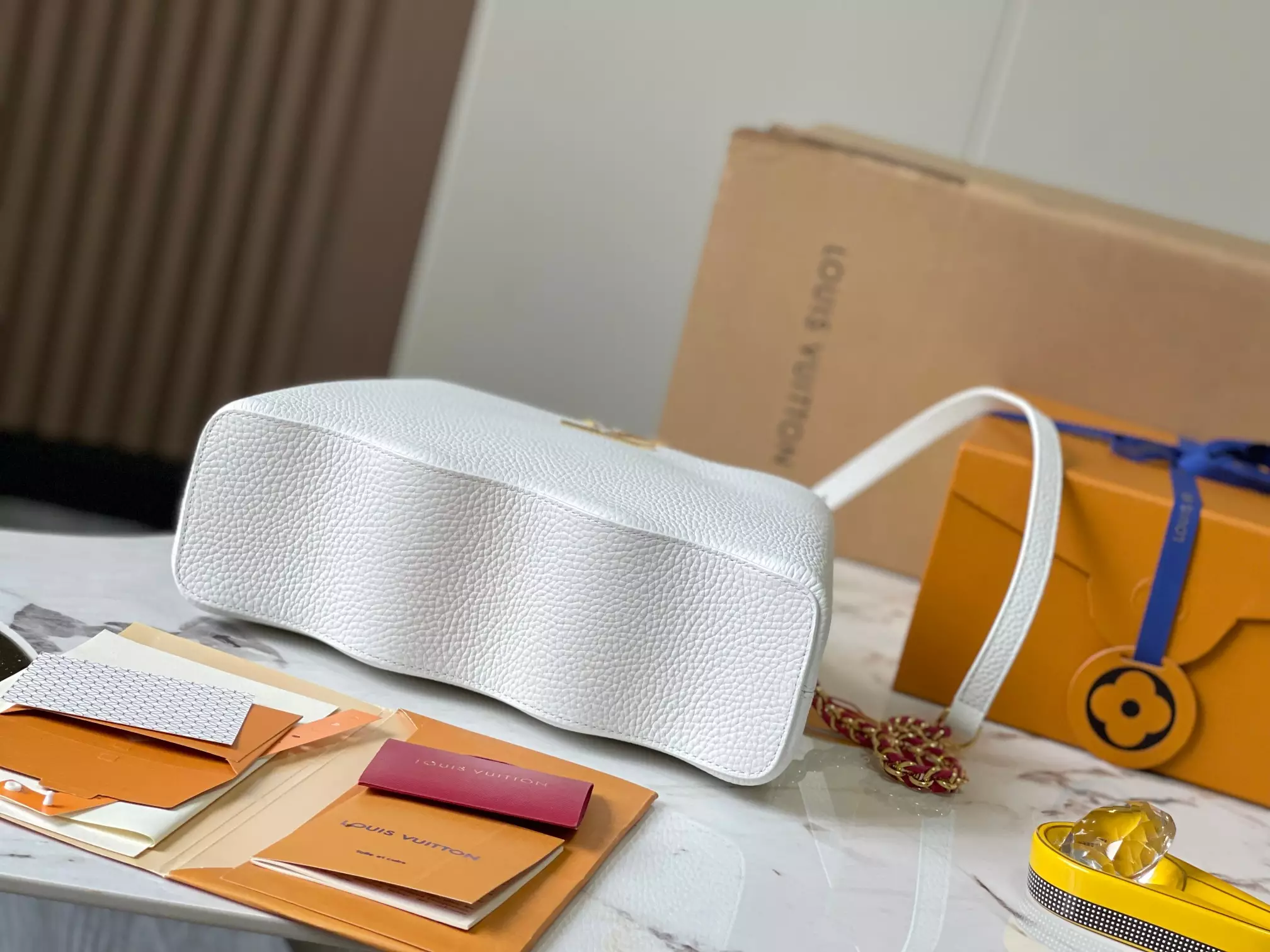 LV Capucines BB Capushell in Snow White - Repbags.is - Image 6