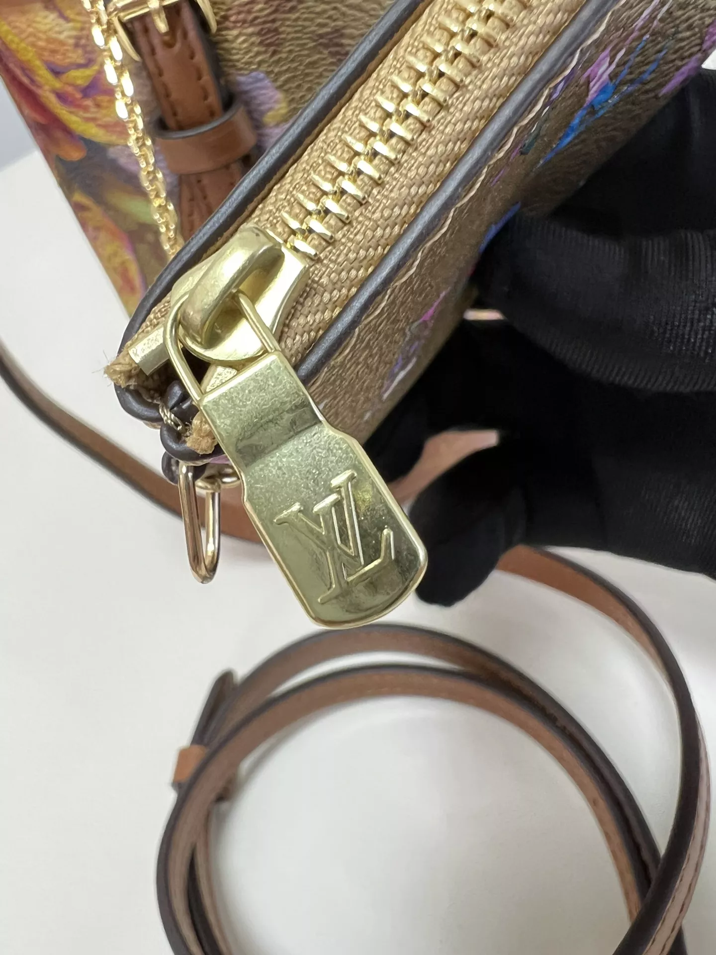 Metallic Monogram LV Garden Bucket Bag Gold - ReplicaBags.is - Image 9