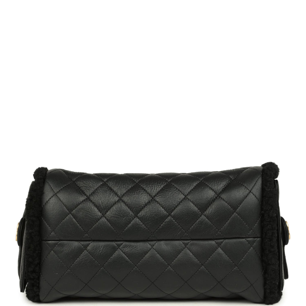 Chanel Medium 25 Hobo Bag Black Crumpled Sheepskin and Shearling Antique Gold Hardware - Image 7