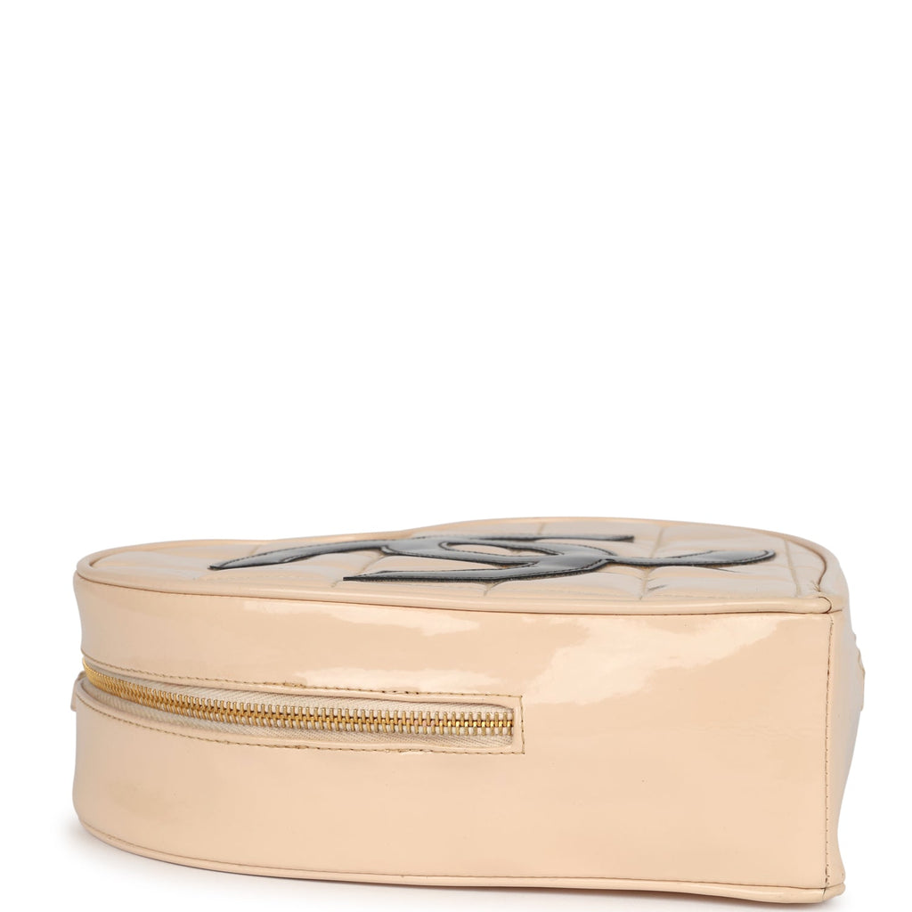 Vintage Chanel Heart Vanity Bag Beige and Black Patent Antique Gold Hardware - Image 8