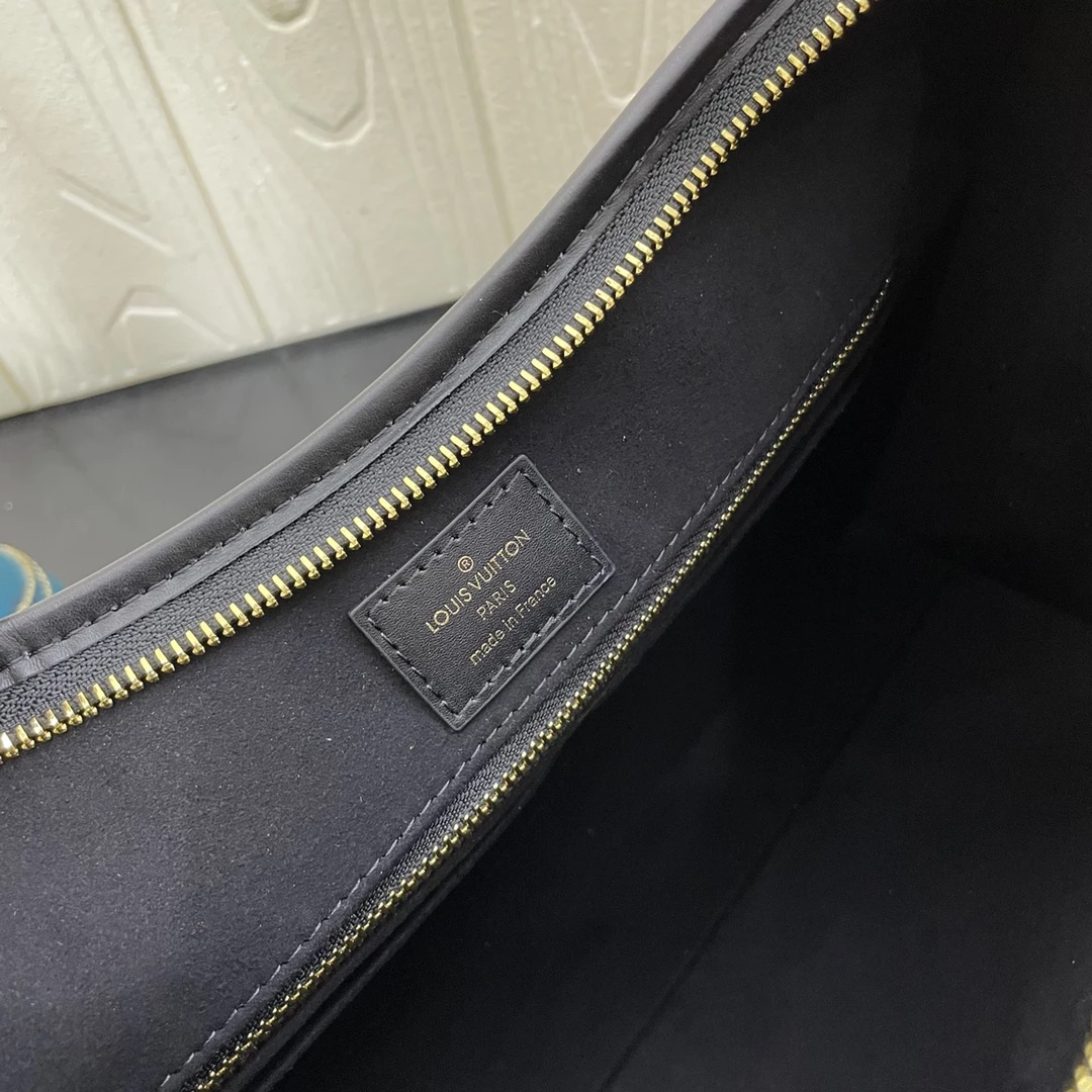 CarryAll PM Monogram Empreinte Handbag - LB300 - Image 6