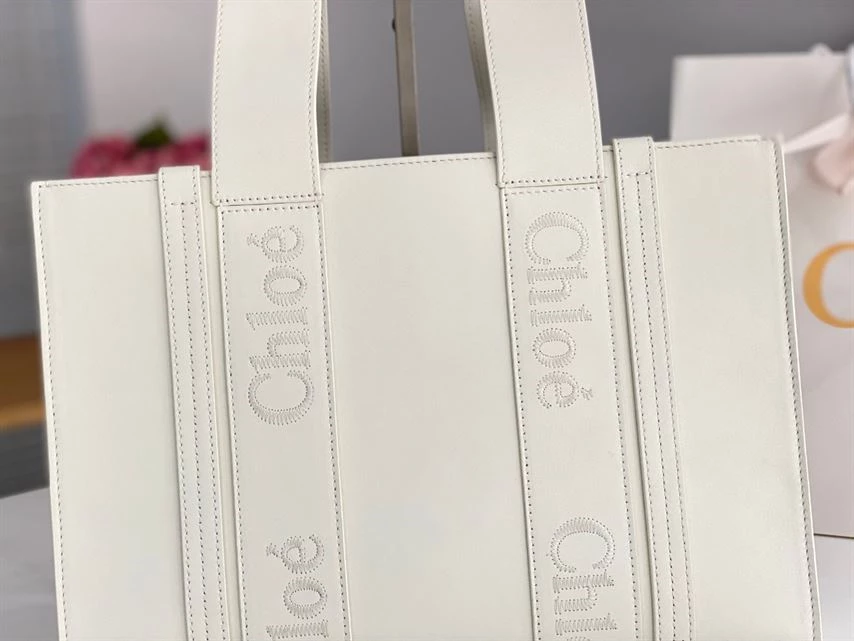 Chloé Medium Woody Tote Bag - MB004 - Image 9