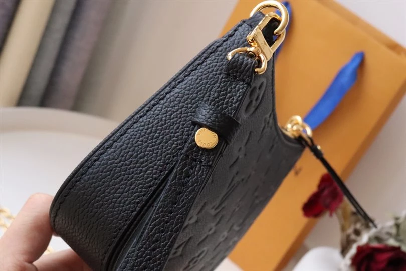 Easy Pouch On Strap Monogram Empreinte Leather - LB220 - Image 7