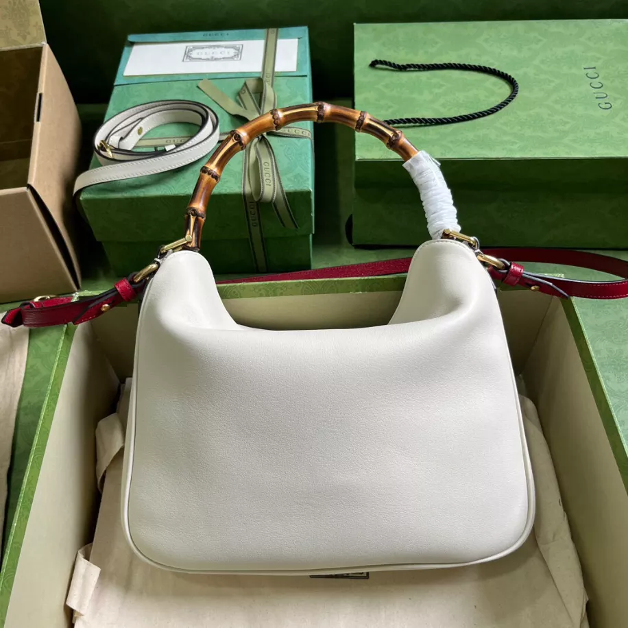 Gucci Diana Medium Shoulder Bag - Image 4