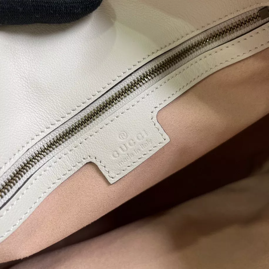 Gucci Diana Medium Shoulder Bag - Image 6