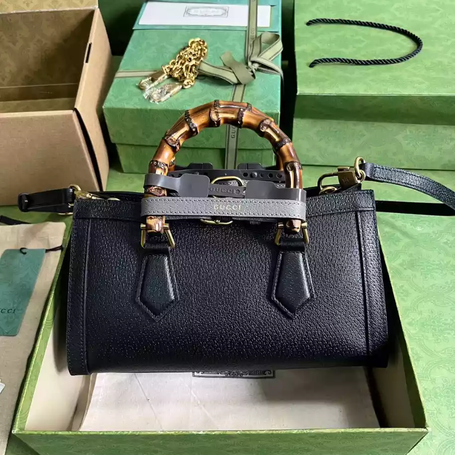 Gucci Diana Small Shoulder Bag - Image 4