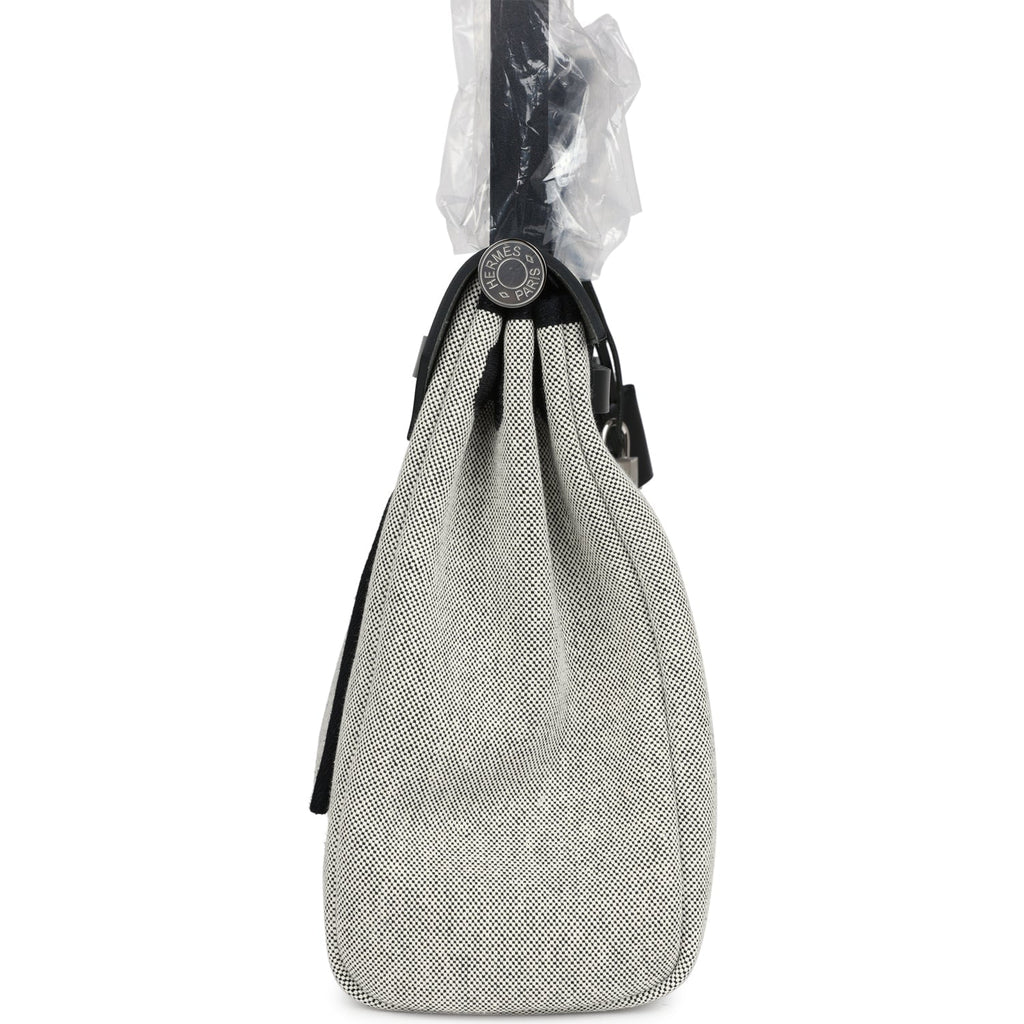 Hermes Herbag Zip 31 PM Hobnailed Black and Ecru Printed H Plume Canvas and Vache Hunter Palladium Hardware - Image 4