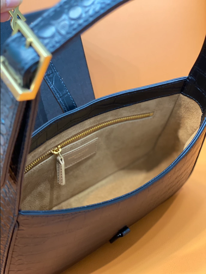 LE 5 à 7 in Crocodile-Embossed Shiny Leather Bag - Image 8