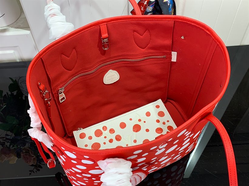 LV x YK Neverfull MM Tote Bag - Image 5