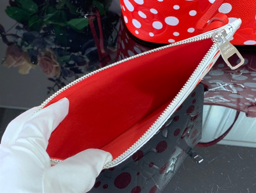 LV x YK Neverfull MM Tote Bag - Image 6