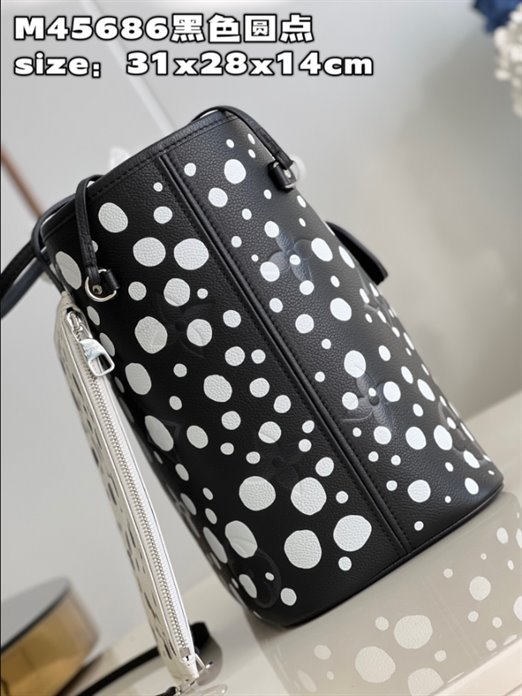 LV x YK Neverfull MM Tote Bag - Image 4