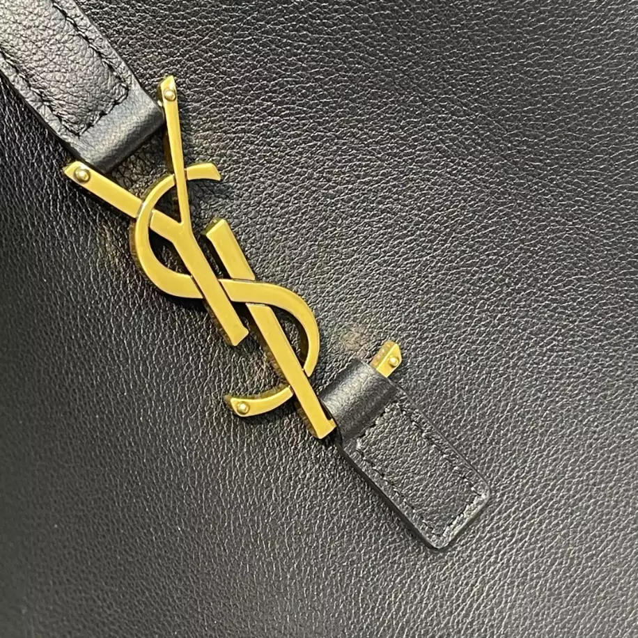 Le 5 à 7 Supple Large in smooth leather Bag - Image 5