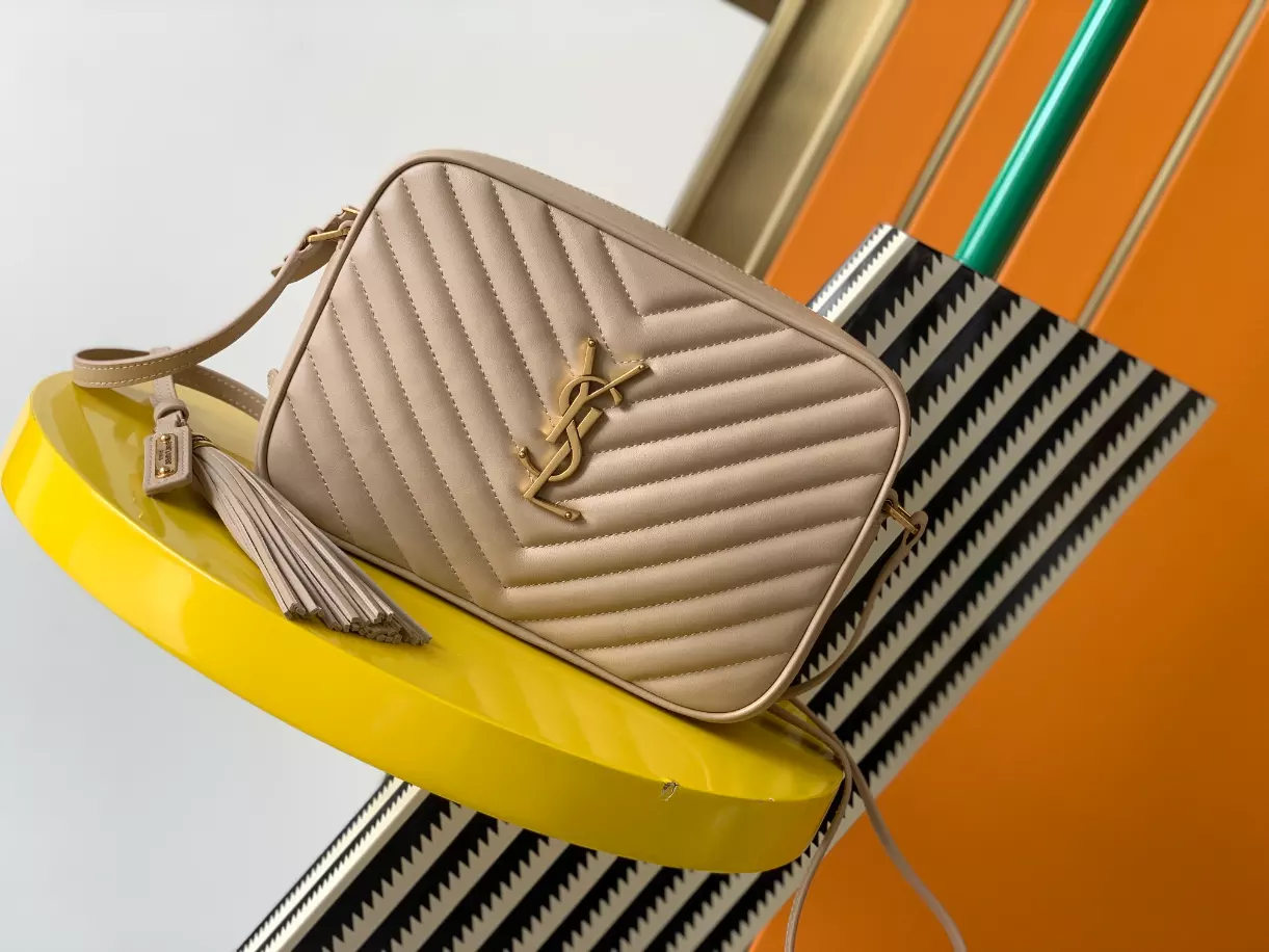 Lou in Quilted Leather camera bag - Image 3