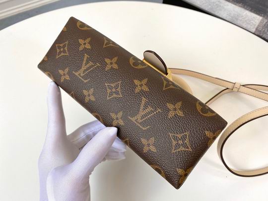 Louis Vuitton Locky BB Crème Beige - Image 6