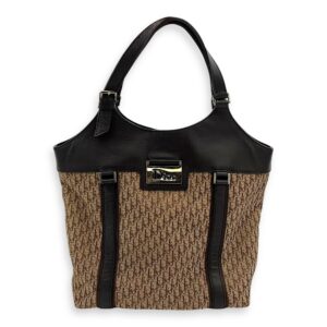 Street Chic Hobo Brown Shoulder Bag in Jacquard, Silver hardware