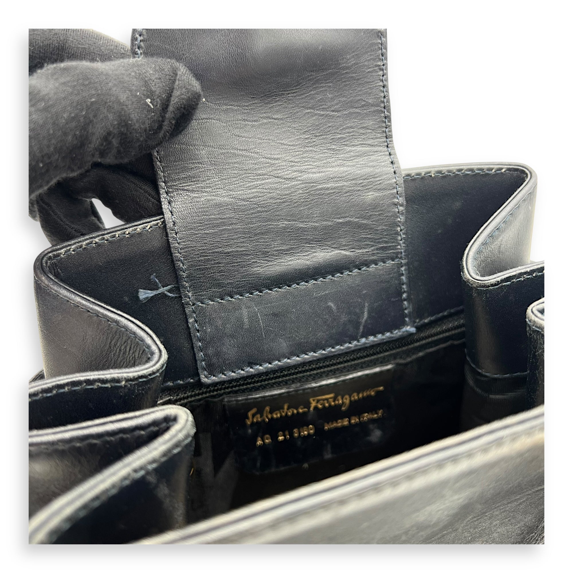 Gancini Black Shoulder Bag in Calfskin, Gold hardware - Image 14