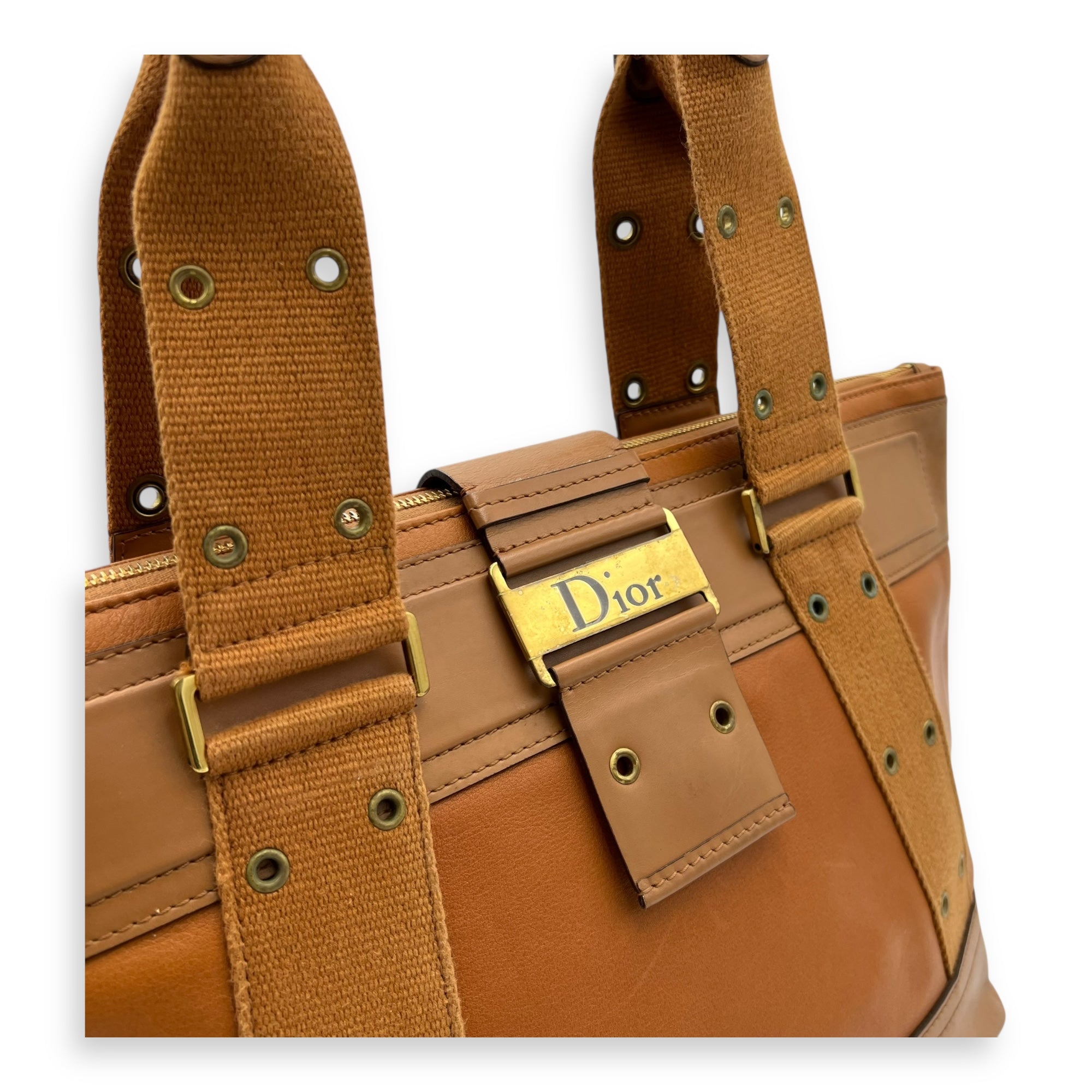 Street Chic Brown Shoulder Bag in Calfskin, Gold hardware - Image 7