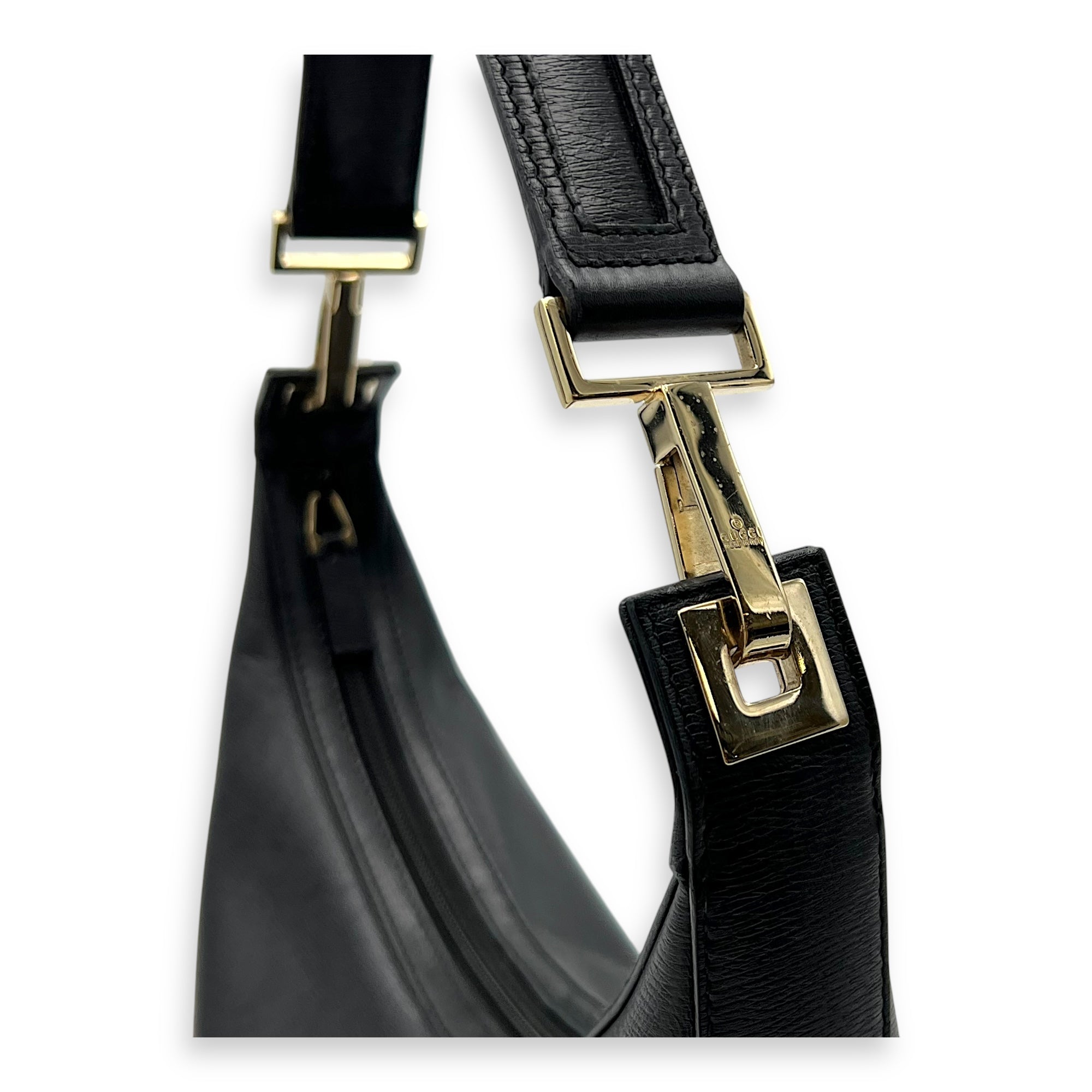 Vintage Shoulder Bag Black in Calfskin, Gold hardware - Image 7