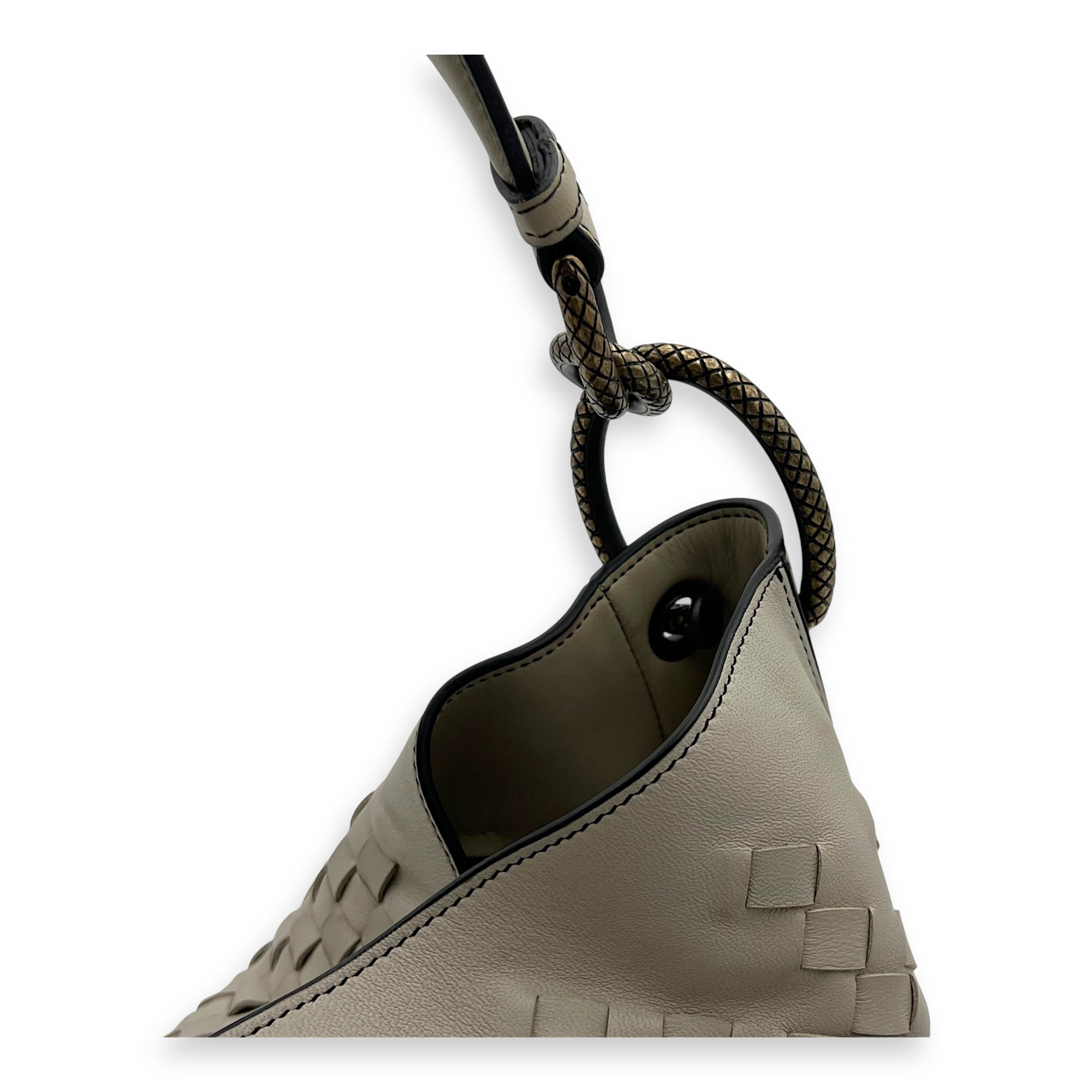 Intrecciato Shoulder Bag White in Lambskin, Gunmetal hardware - Image 7