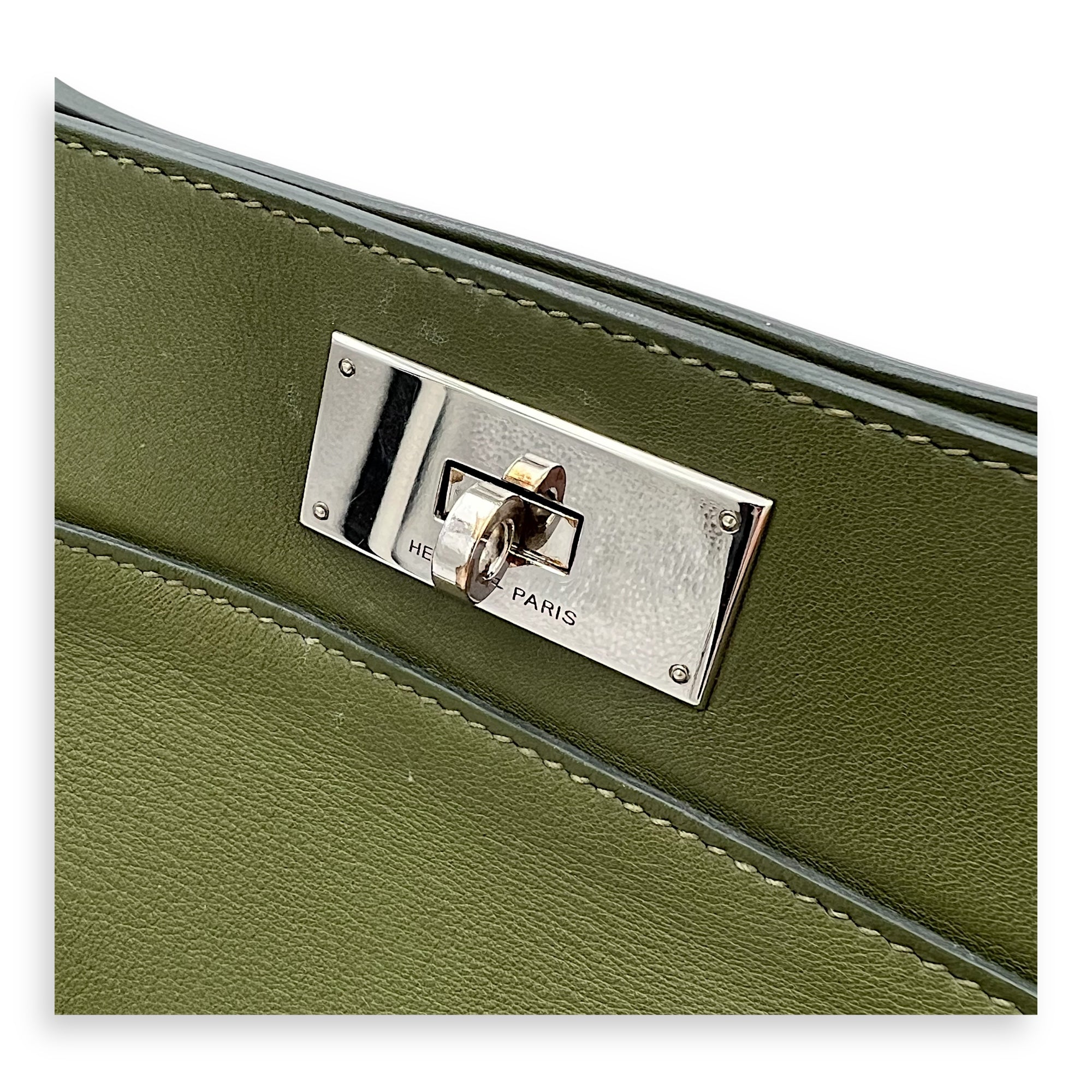 Toolbox 26 Vert Anglais Top Handle Bag in Swift, Palladium hardware - Image 7