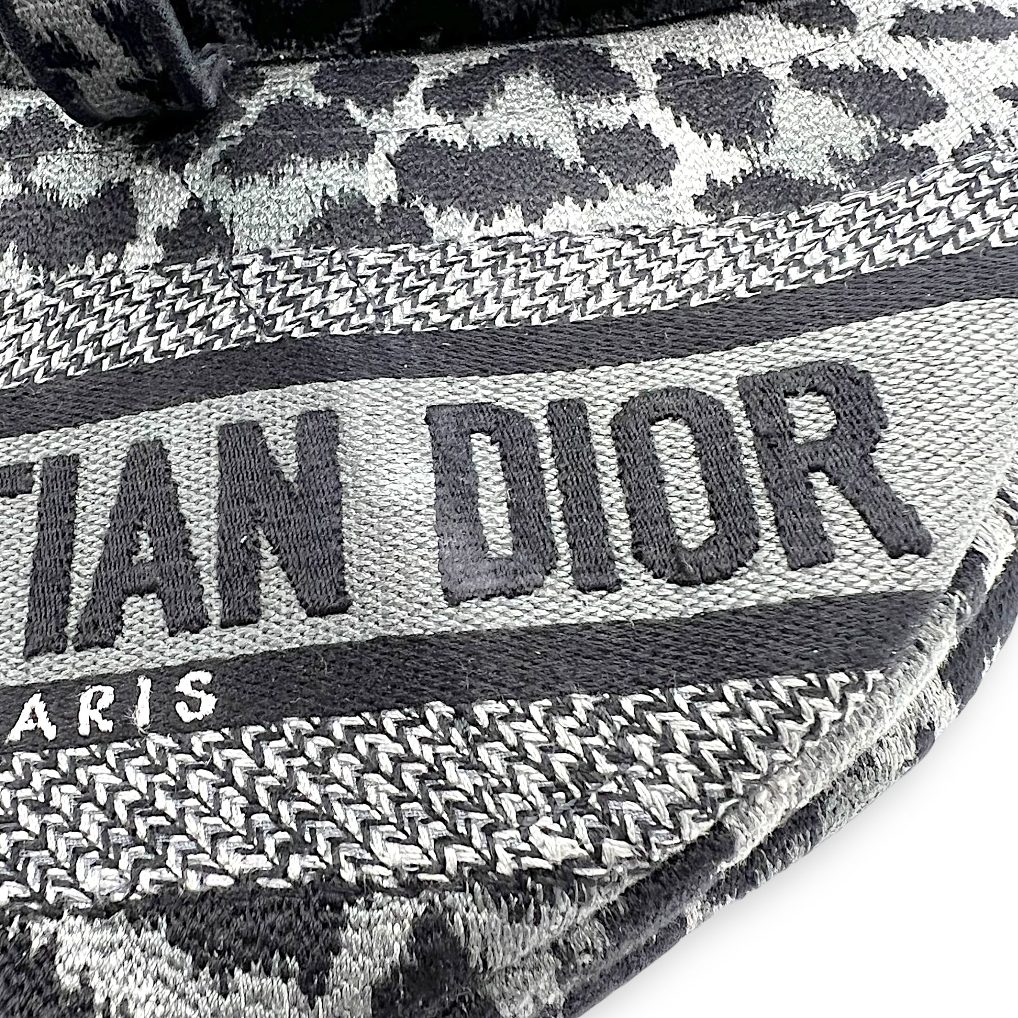 Saddle Grey Shoulder Bag in Jacquard, Gold hardware - Image 15