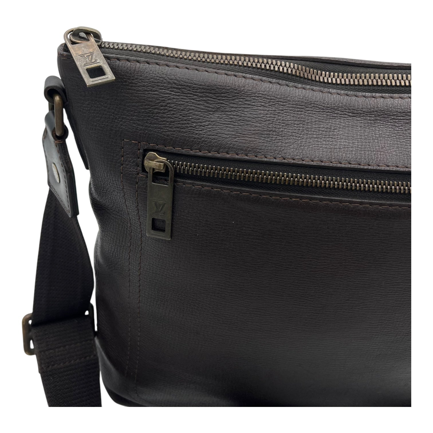 Utah Crossbody Bag Brown in Taiga Leather, Brushed Gold hardware - Image 8