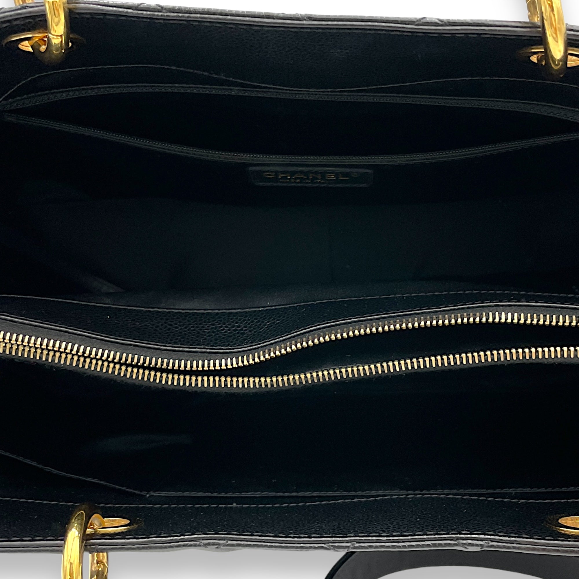 GST XL Black Shoulder Bag in Caviar Leather, Gold hardware - Image 12