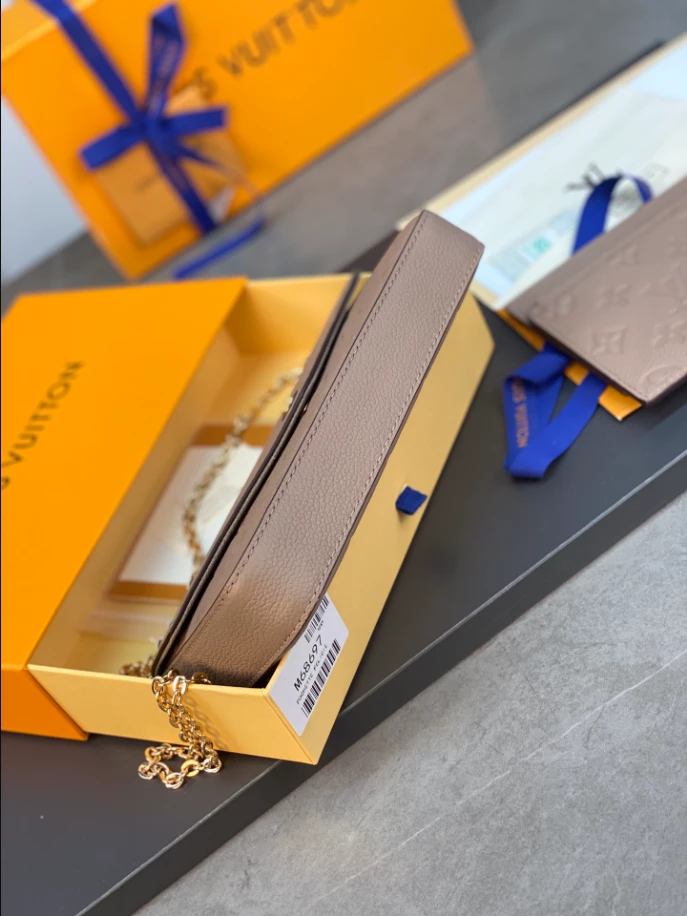 Pochette Félicie Monogram Empreinte Leather - LB249 - Image 5