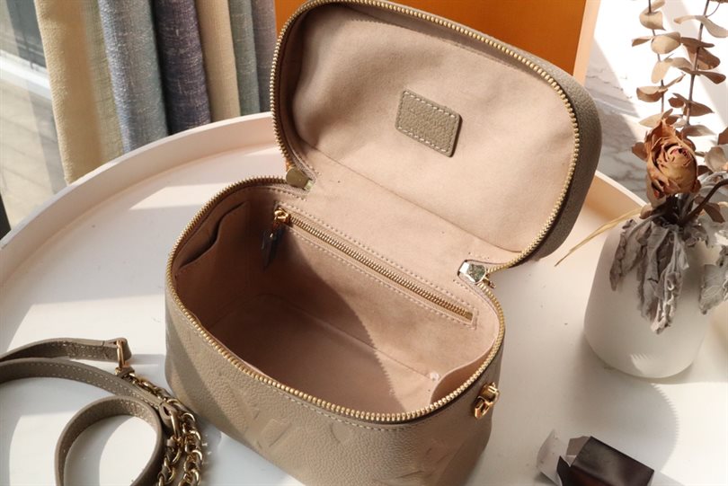 Vanity PM Other Monogram Canvas - LB209 - Image 5