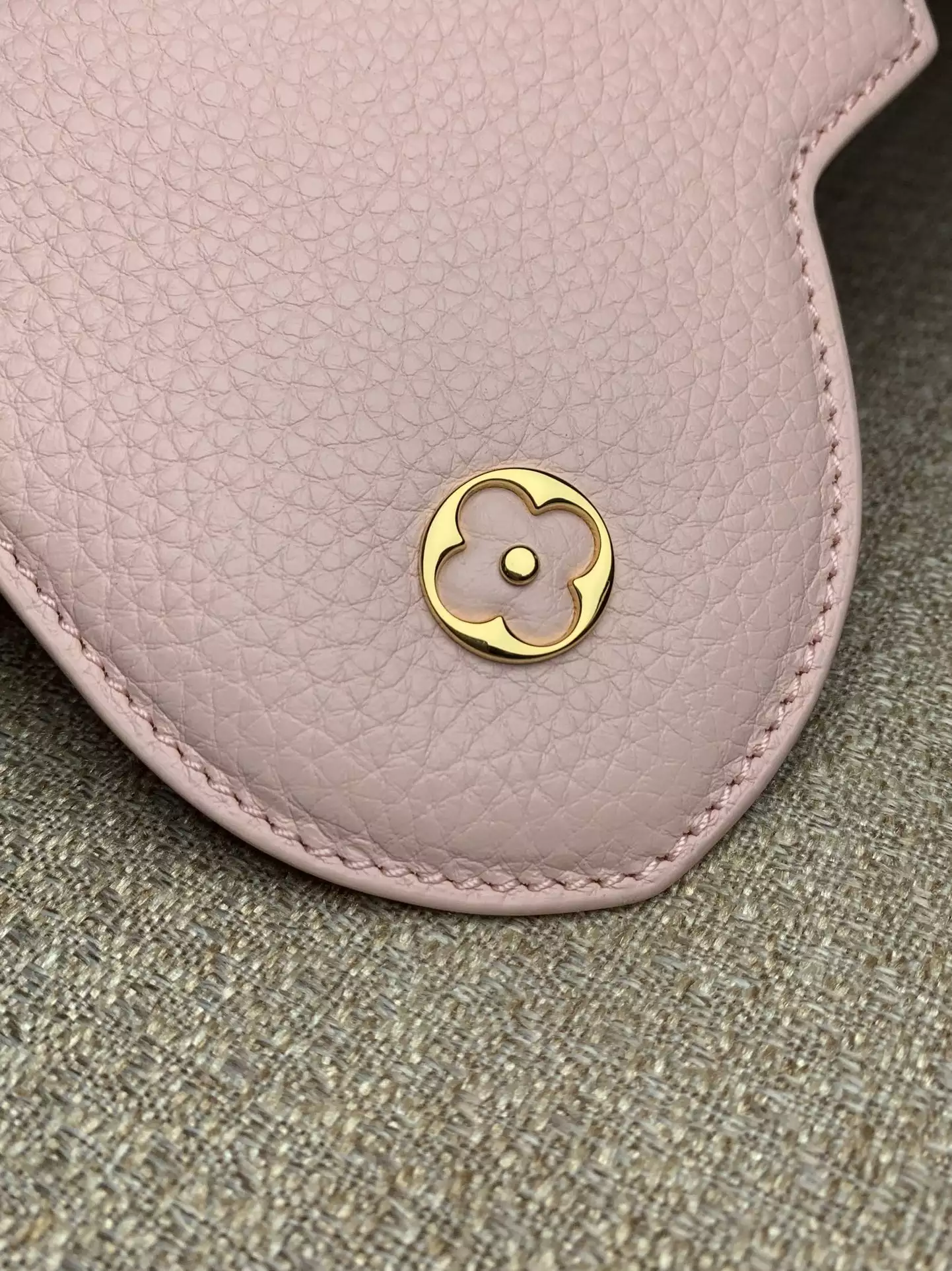 Capucines MM Blossom Chain Handbag Jasmine Pink - Repbags.is - Image 10