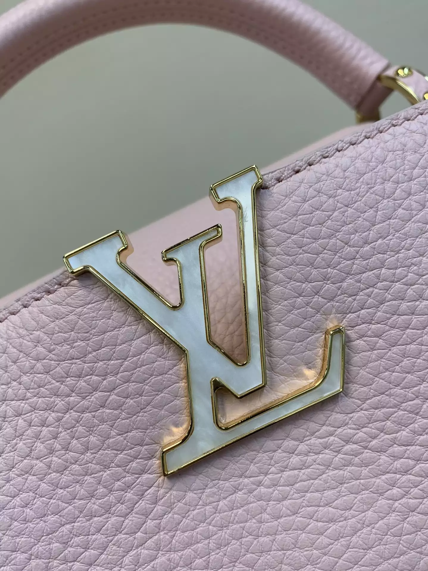 Capucines MM Blossom Chain Handbag Jasmine Pink - Repbags.is - Image 7