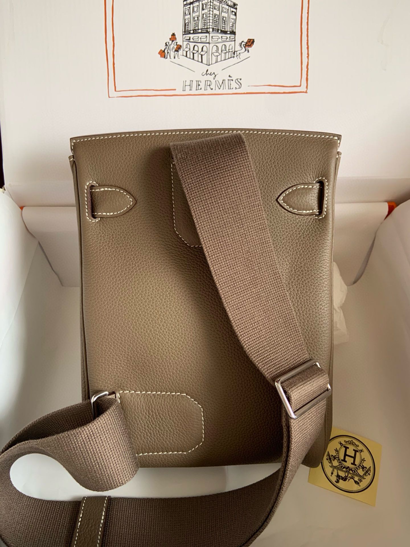 Hermes Hac a Dos PM Backpack in Taupe Clemence Leather - Image 4