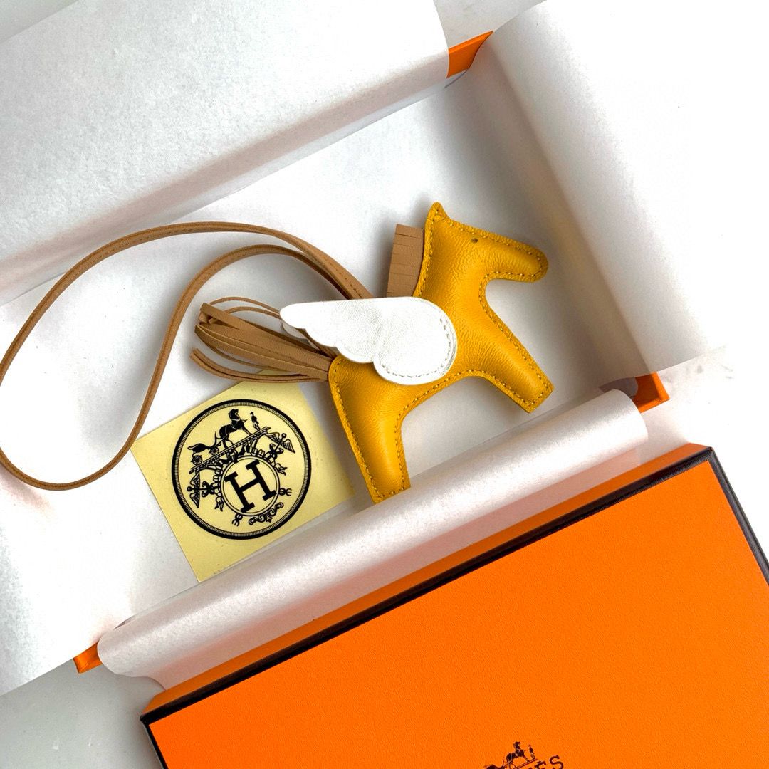 Hermes Rodeo Pegase PM Bag Charm in Yellow/Biscuit/Craie Lambskin - Image 4