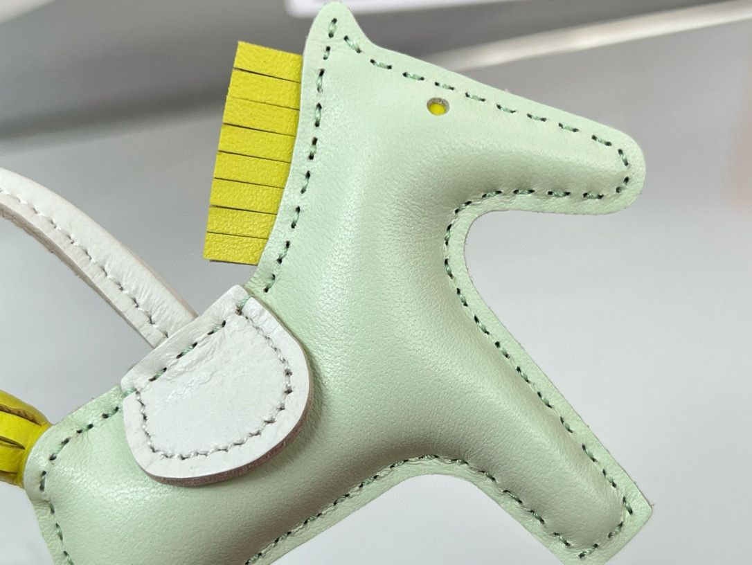 Hermes Rodeo PM Bag Charm in Vert Fizz/Yellow/Craie Lambskin - Image 4