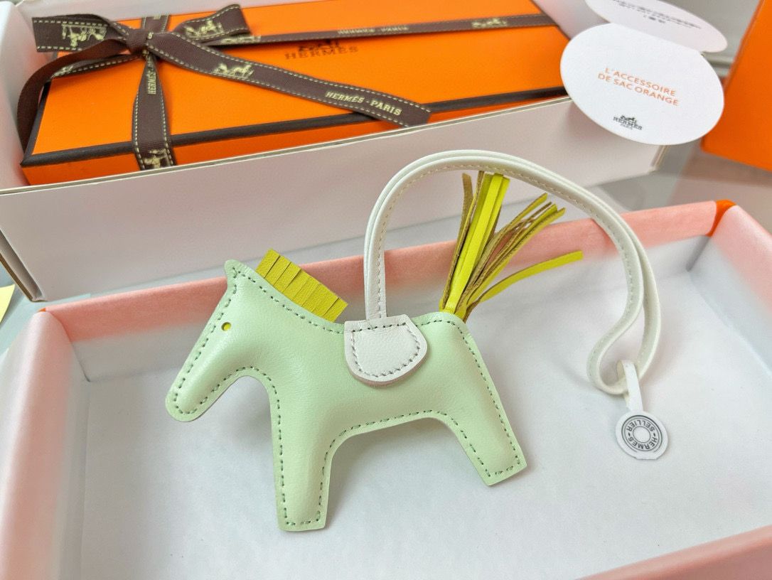 Hermes Rodeo PM Bag Charm in Vert Fizz/Yellow/Craie Lambskin - Image 6