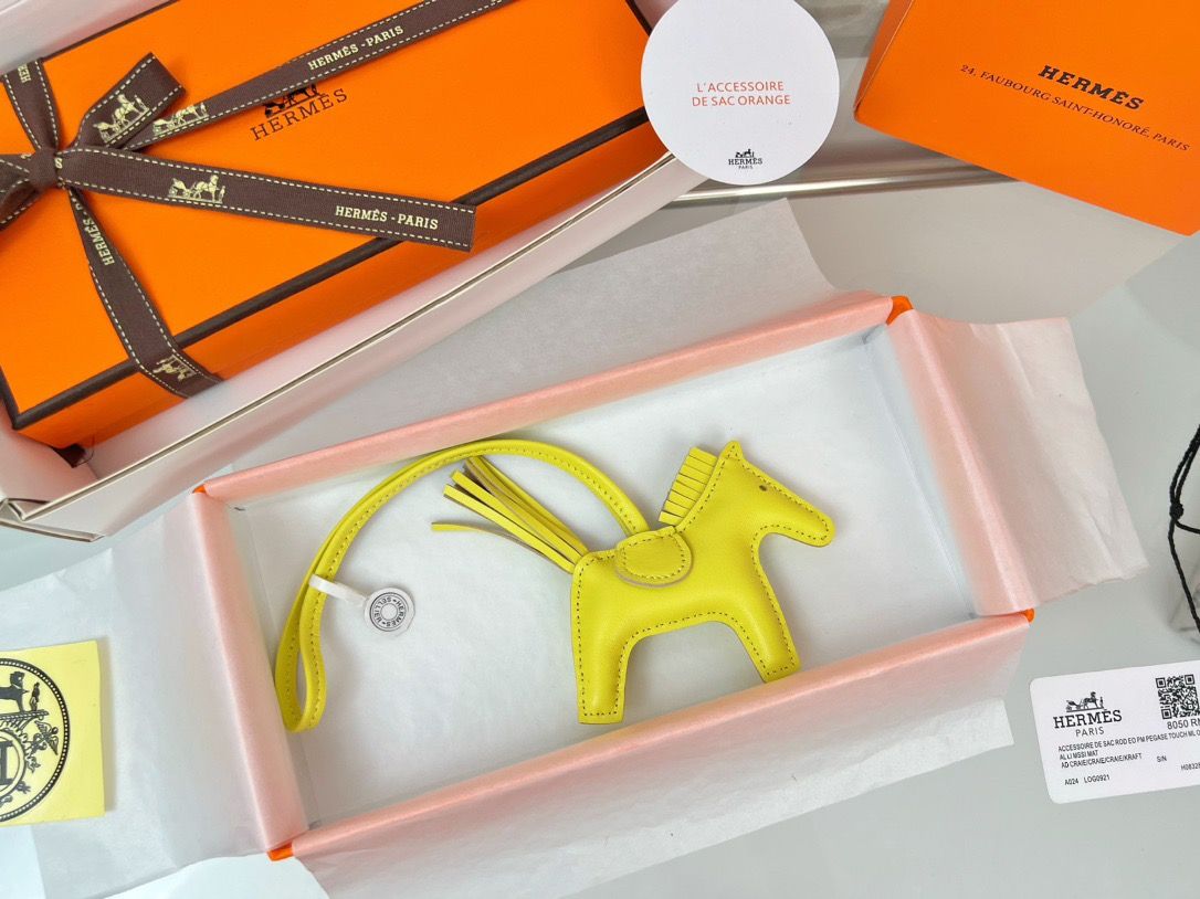 Hermes Rodeo PM Bag Charm in Lime Lambskin - Image 4