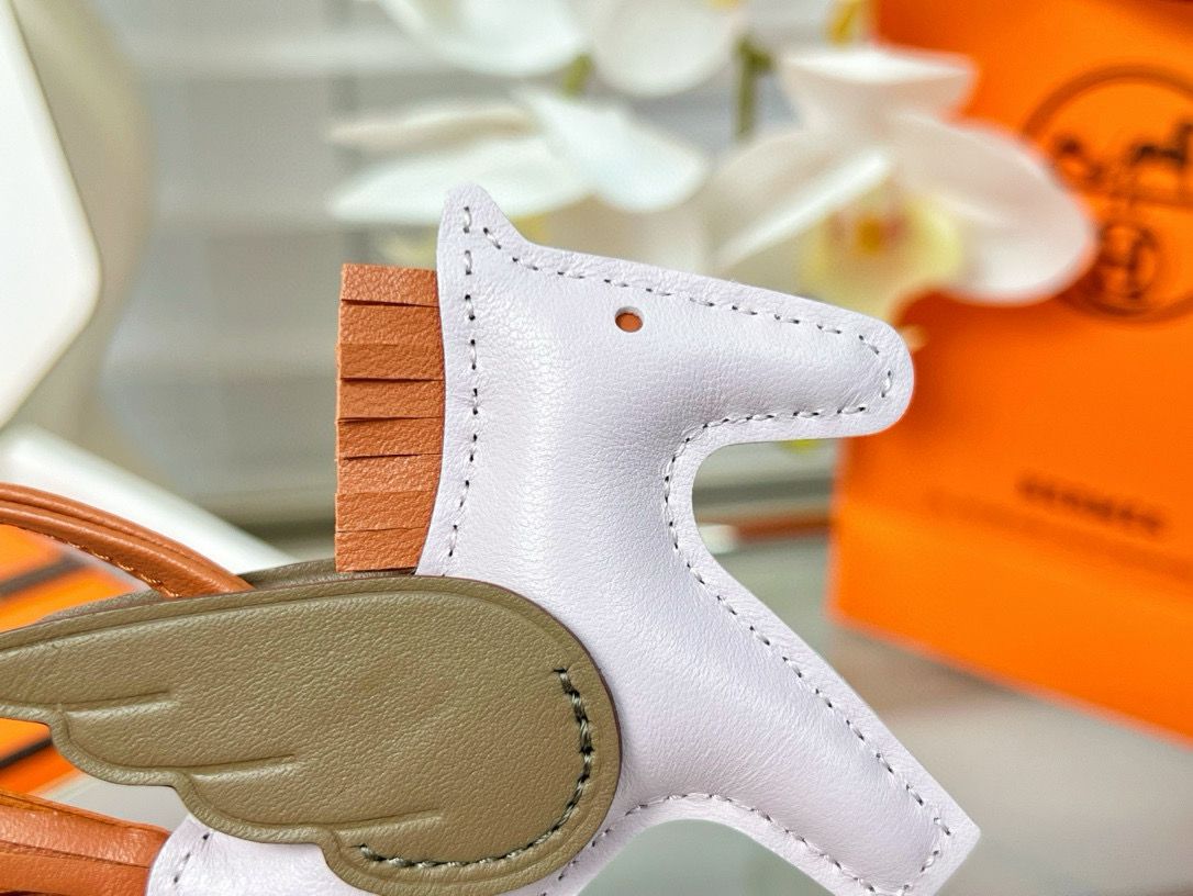 Hermes Rodeo PM Bag Charm in Mauve Pale/Taupe /Gold Lambskin - Image 5