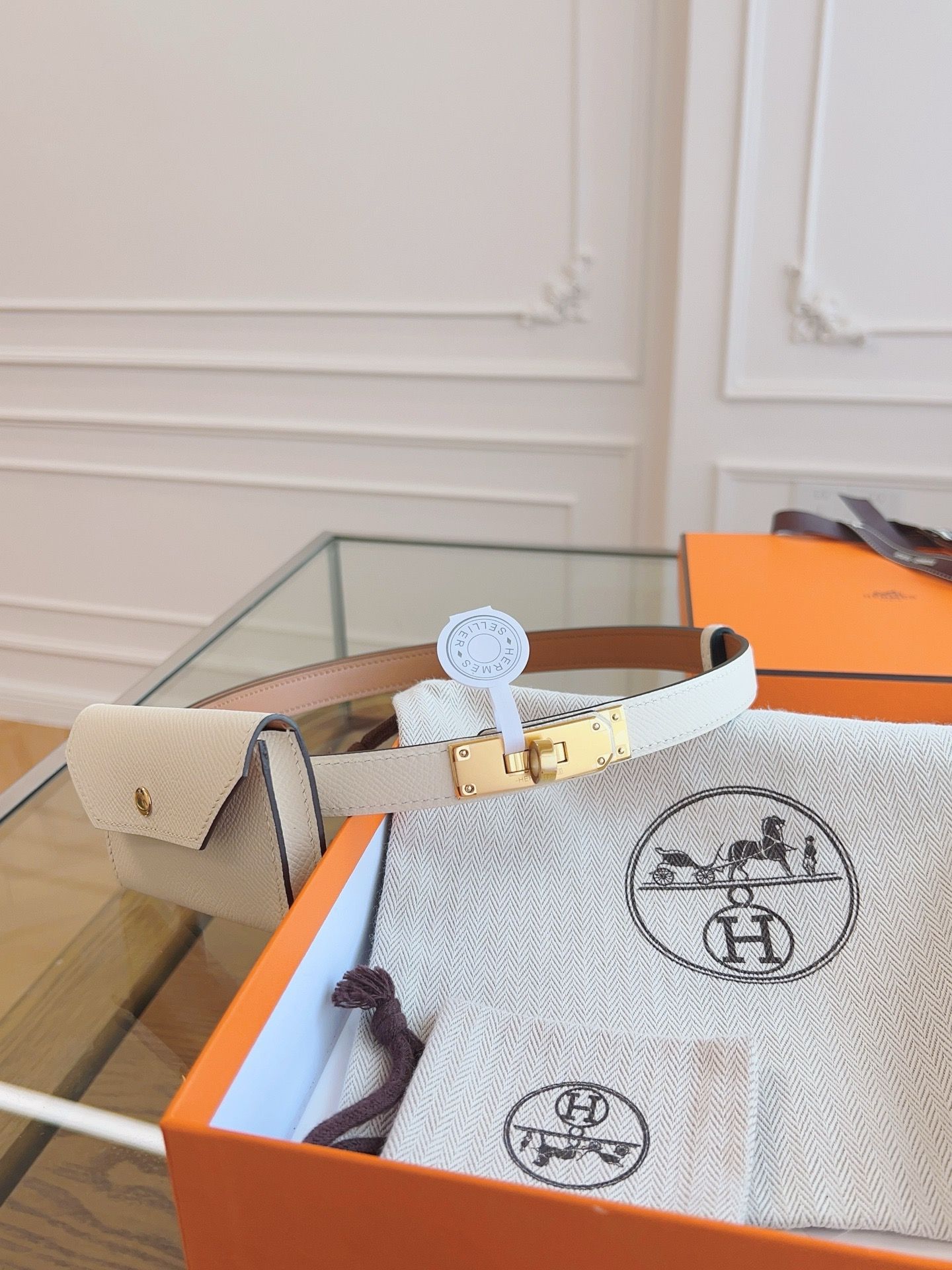 Hermes Kelly Pocket 18 Belt in White Epsom Calfkin - Image 3