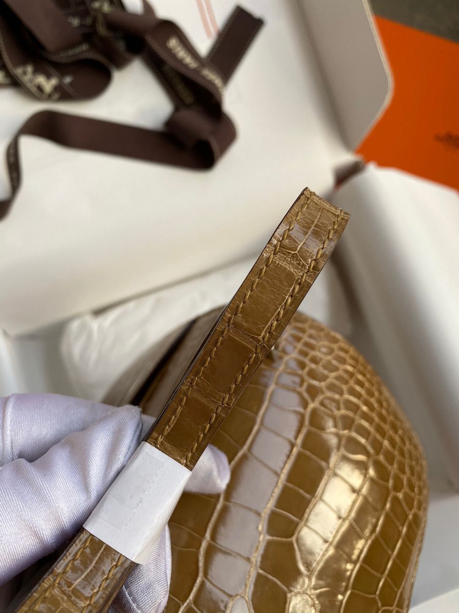 Hermes Constance 18 Handmade Bag In Beige Shiny Alligator Leather - Image 10