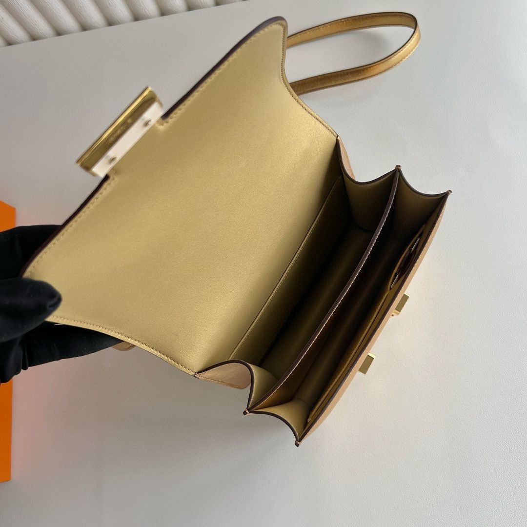 Hermes Constance 1-18 Mirror Bag in Dore Metallic Chevre Mysore Leather - Image 5