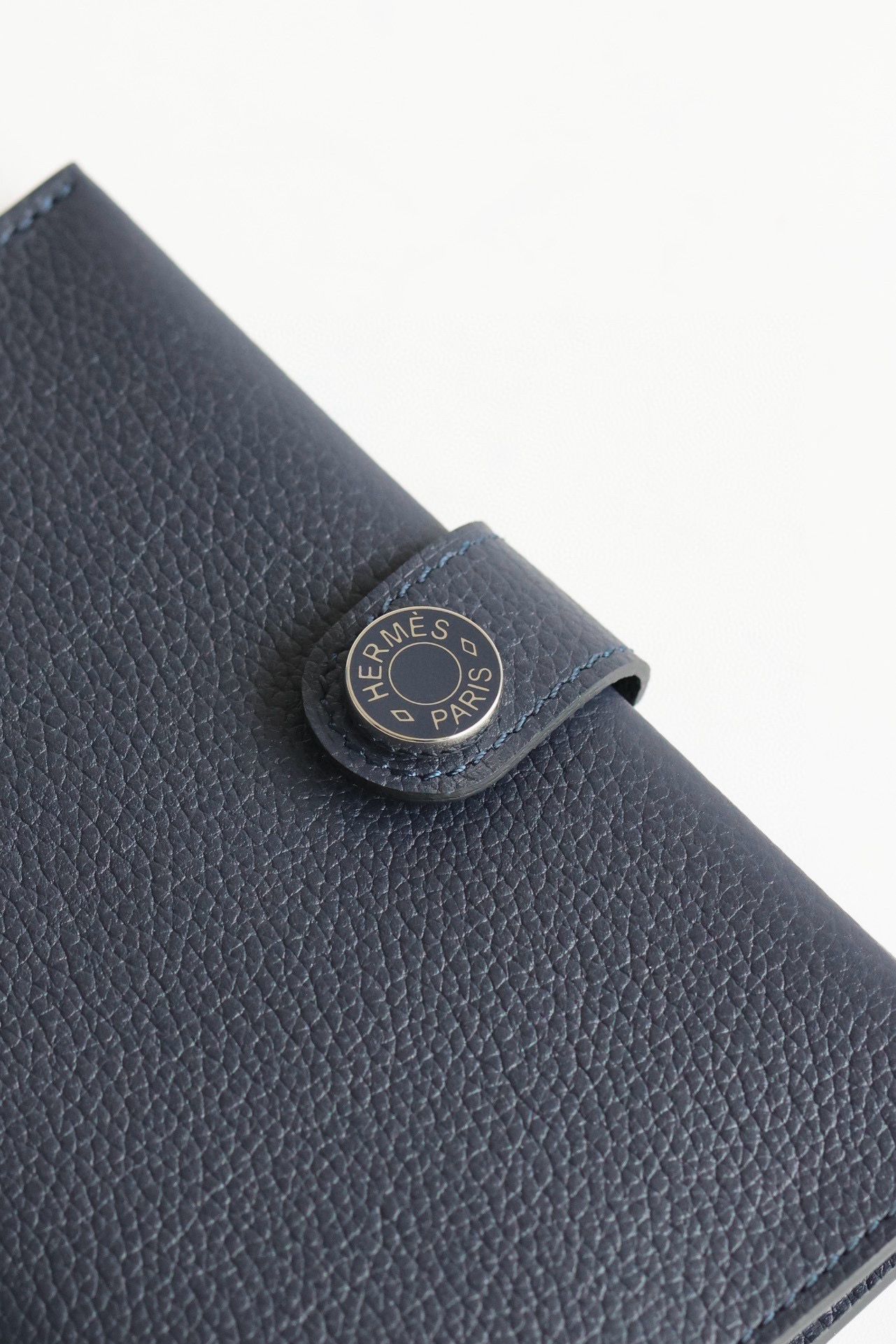 Hermes R.M.S Passport Holder in Blue Nuit Evercolor Calfskin - Image 4