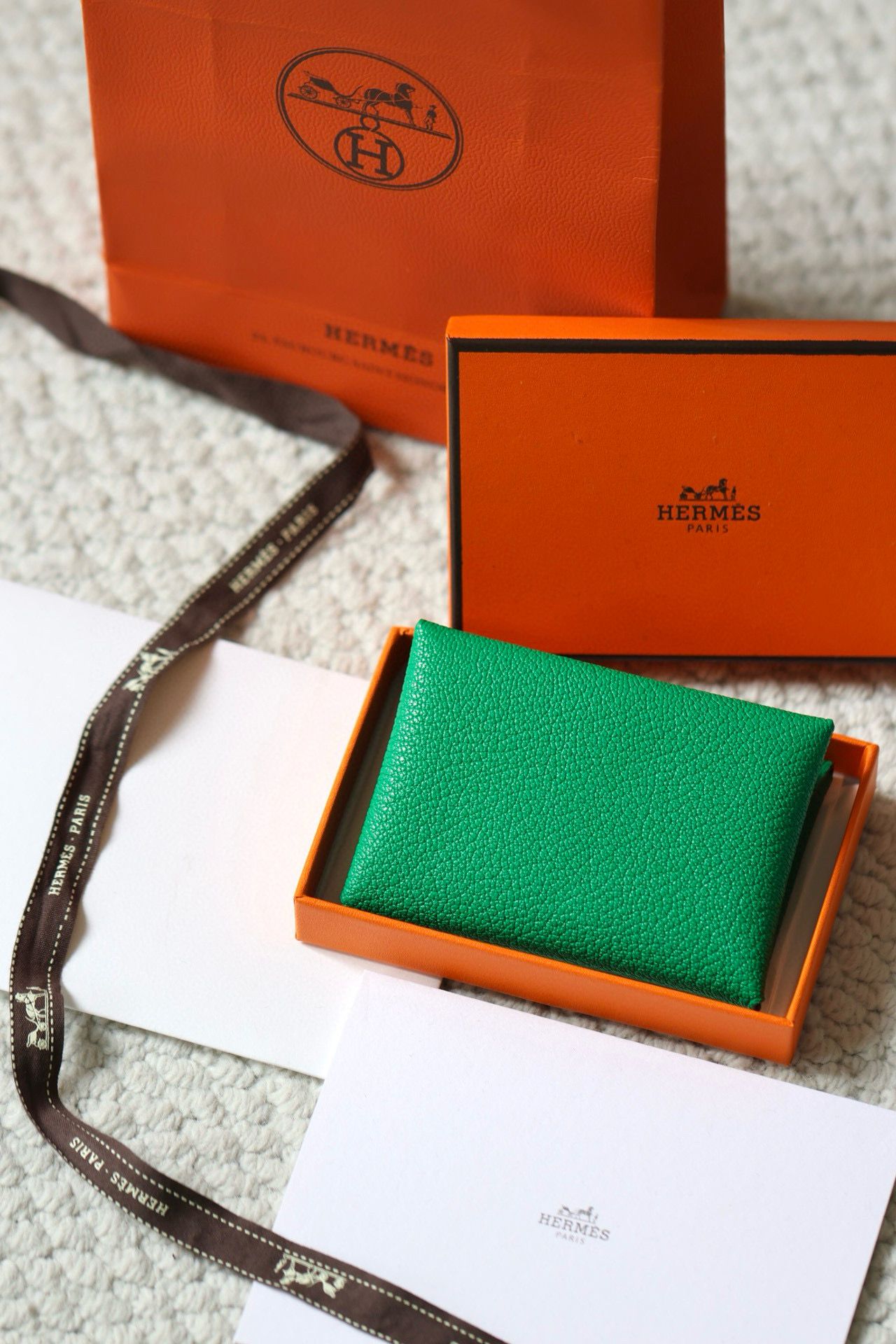 Hermes Calvi Duo Verso Card Holder in Menthe Mysore Goatskin - Image 4