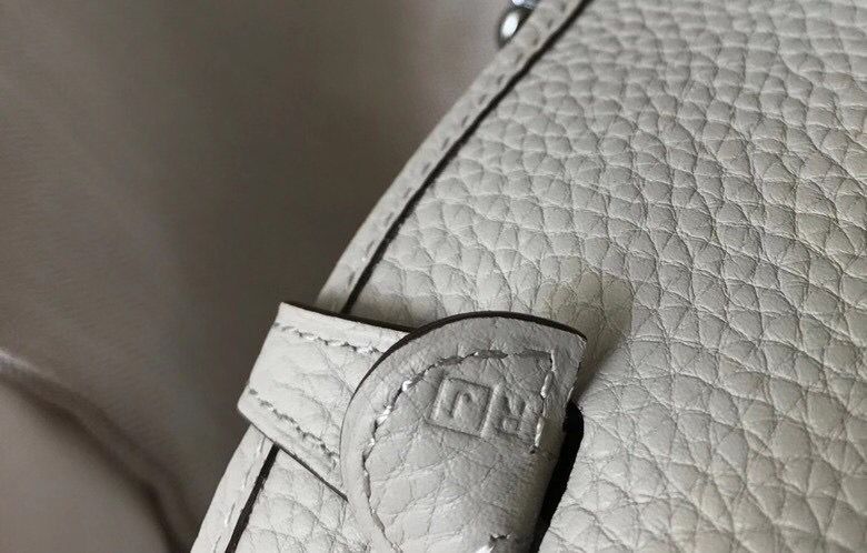 Hermes Evelyne III TPM Bag In Pearl Grey Clemence Leather - Image 5