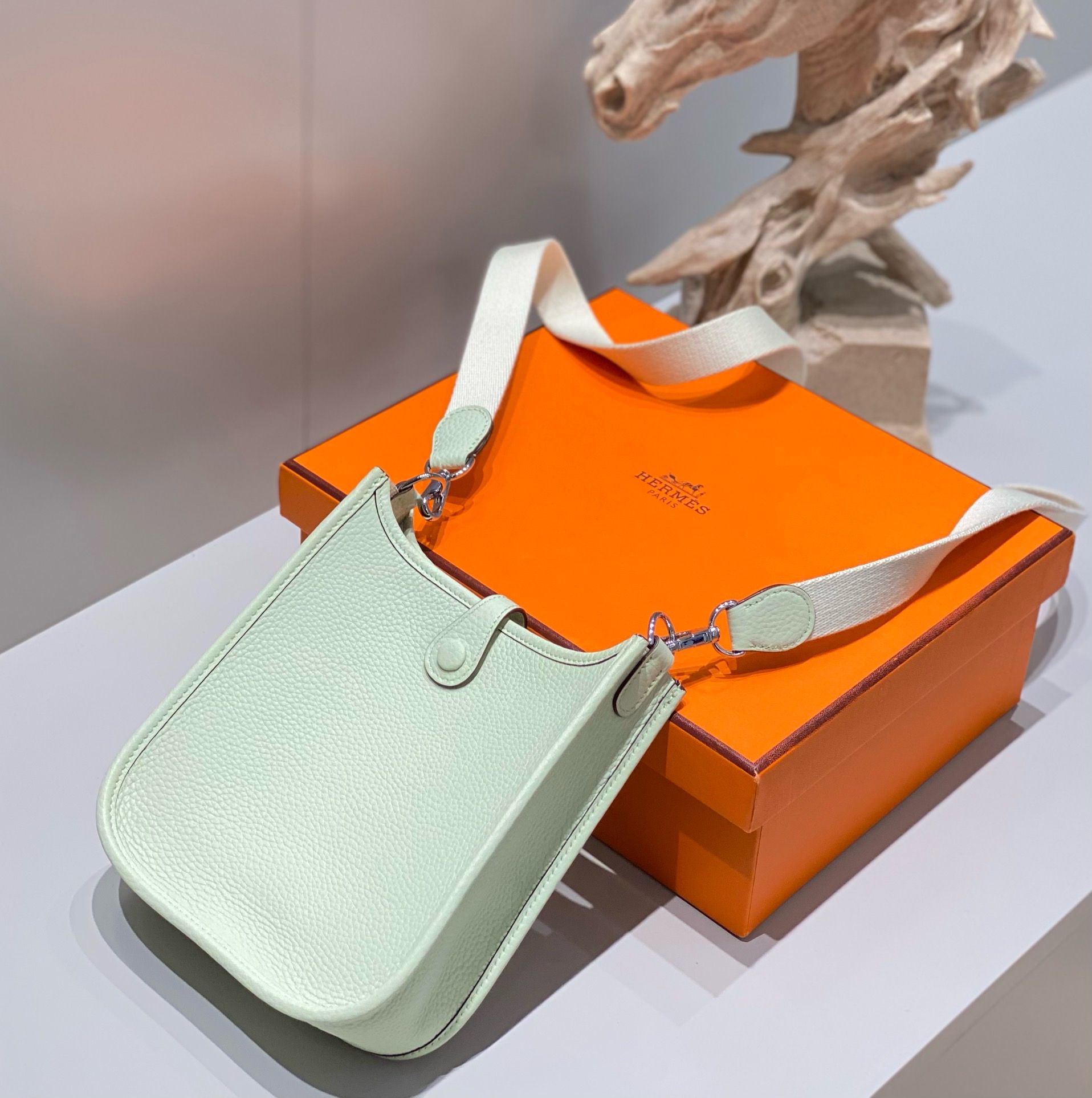 Hermes Evelyne III TPM Bag In Vert Fizz Clemence Leather - Image 4