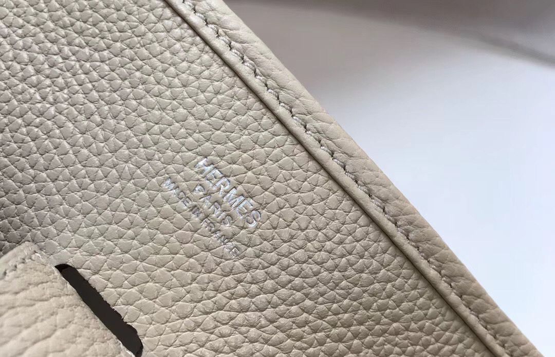 Hermes Evelyne III 29 PM Bag In Craie Clemence Leather - Image 9