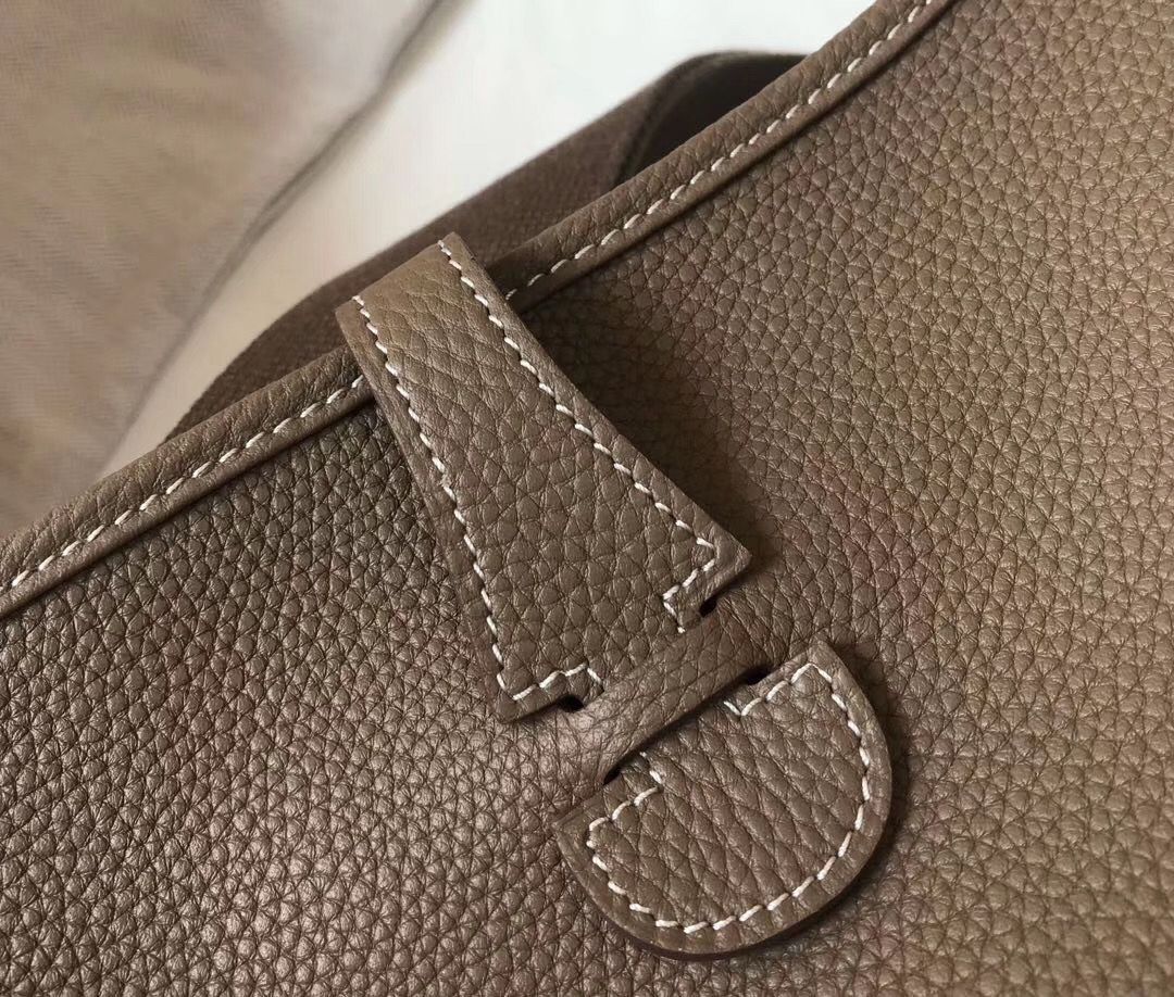 Hermes Evelyne III 29 PM Bag In Taupe Clemence Leather - Image 4