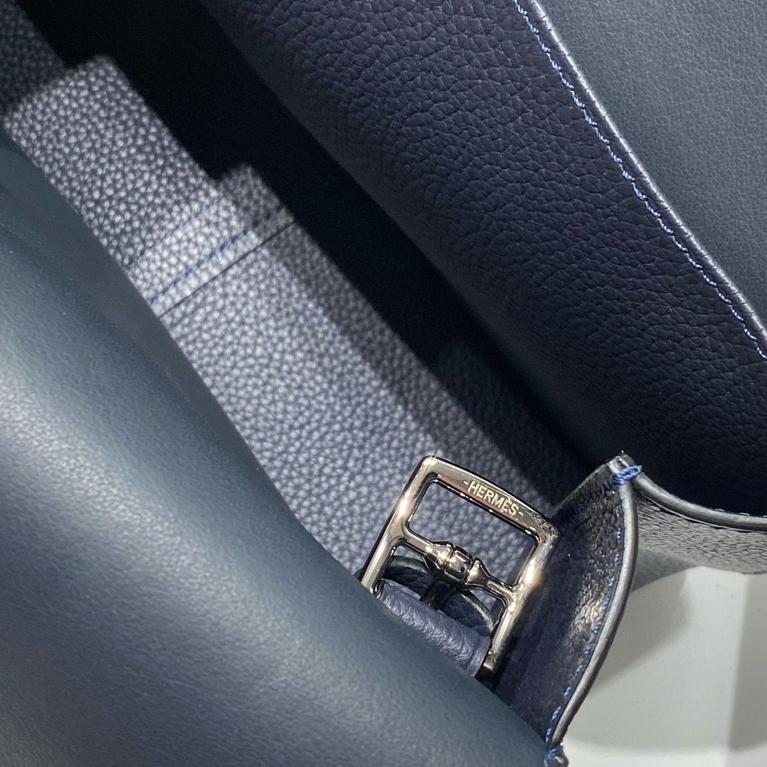 Hermes Halzan 25 Bag in Blue Nuit Clemence Leather - Image 9