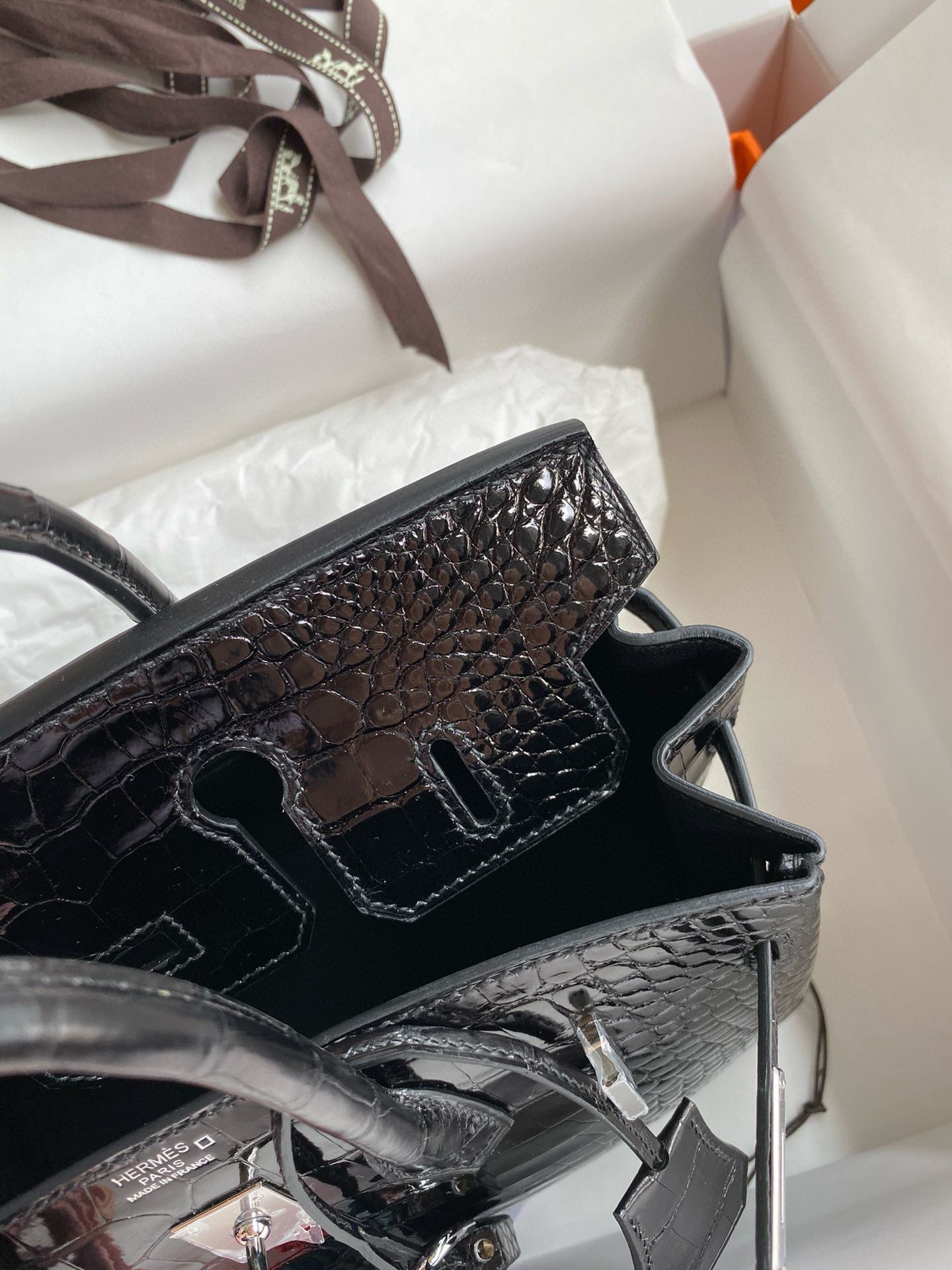 Hermes Birkin 25 Retourne Handmade Bag In Black Shiny Alligator Leather - Image 9