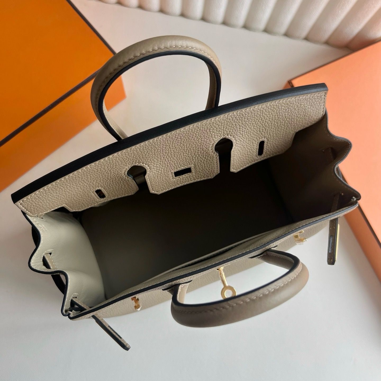 Hermes Birkin 25 Retourne Handmade Bag in Beige Marfa Clemence Leather - Image 5