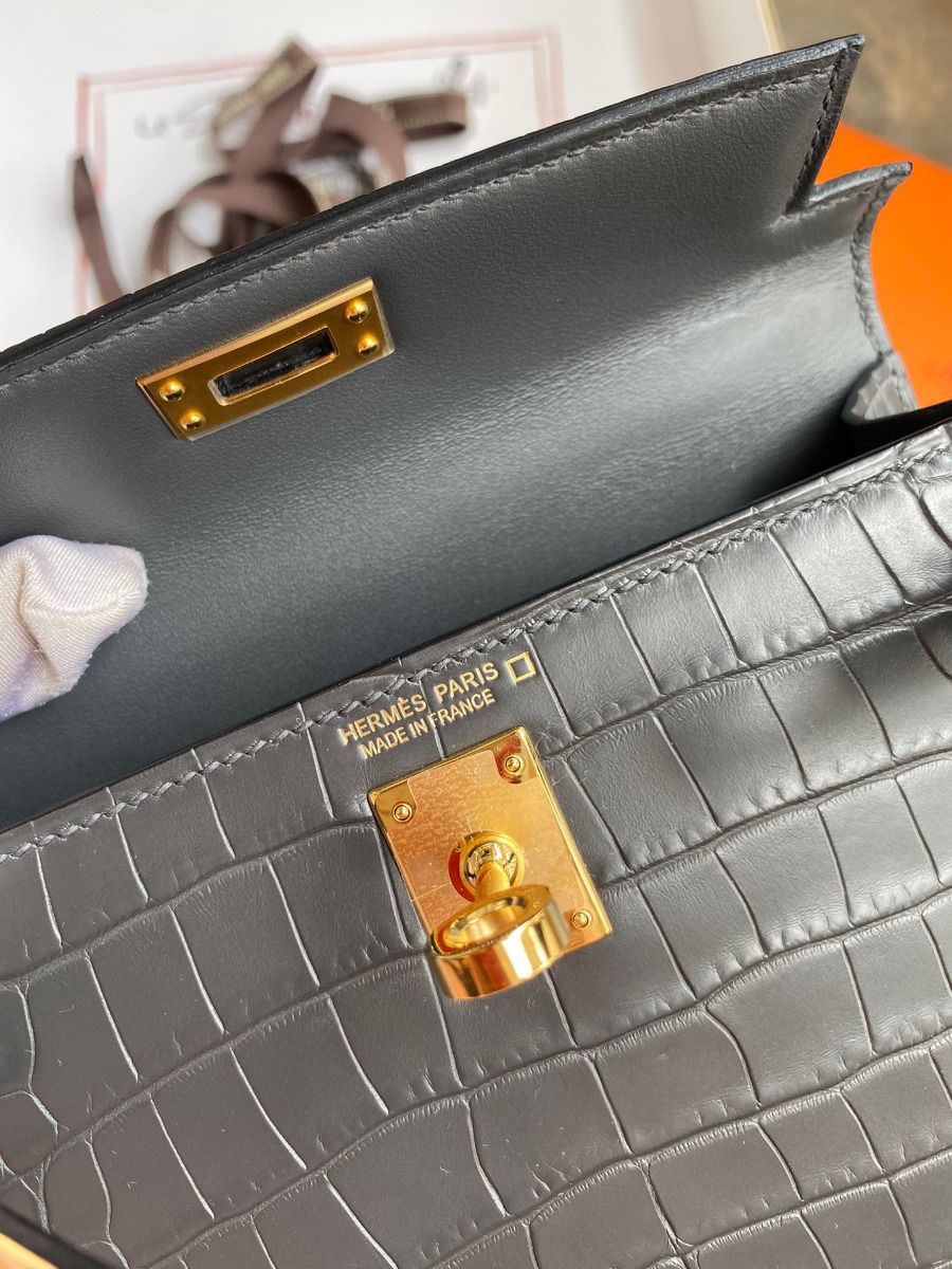 Hermes Kelly Mini II Sellier Handmade Bag In Graphite Matte Alligator Leather - Image 10